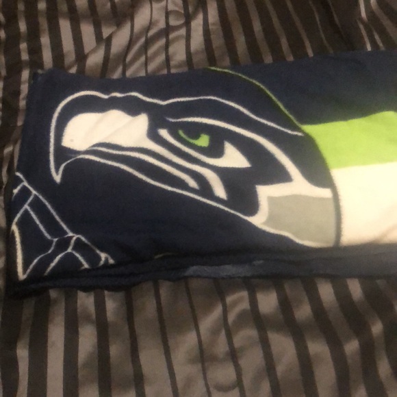 Items - Picture 2 of 4